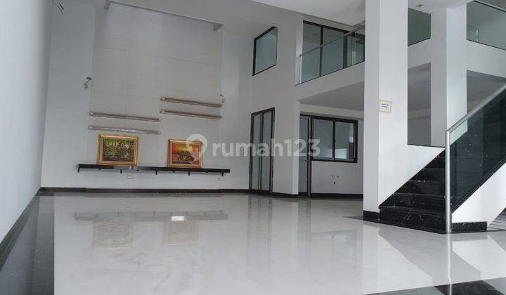 Rumah 3 Lantai Furnished SHM di Perbun, Puri, Jakarta Barat 2