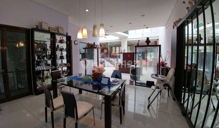 Rumah 2 Lantai Bagus Semi Furnished SHM di Jln Mangga, Jakarta Barat 2