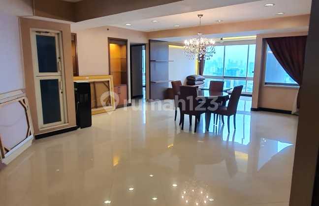 Disewakan 2 Unit Combine Condominium Taman Anggrek, Sangat Luas.