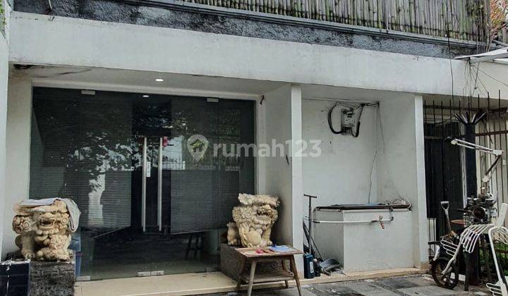 Rumah 2 Lantai Bagus Semi Furnished HGB di Menteng, Jakarta Pusat