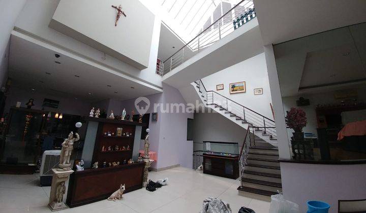 Rumah 2 Lantai Bagus Semi Furnished SHM di Jln Mangga, Jakarta Barat 1