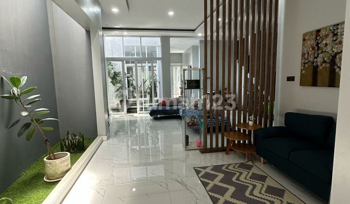 House for Sale in Jagakarsa, Nice and Cheap, Negotiable