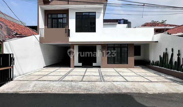 Dijual Rumah Di Senopati Kebayoran Baru Full Renovasi
 1