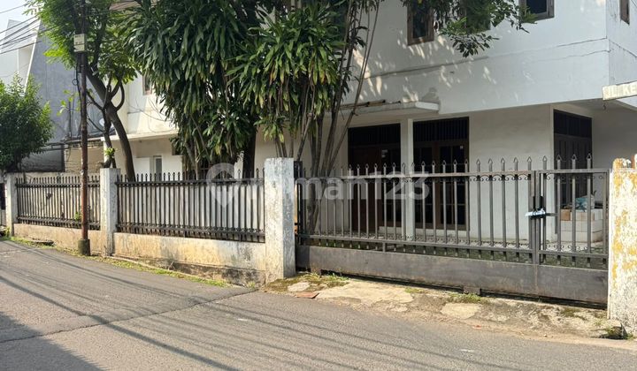 Corner Old Building House For Sale Inside Cilandak Residential Complex, Fatmawati Area