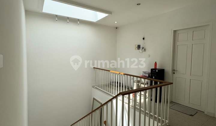 Rumah di Jual Bagus di Jalan Tamborin di Area Turangga, Bandung 2