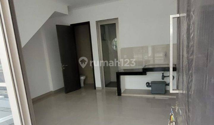 Disewakan murah Rumah PIK 4,5x10 3Lt 3BR termurah 2