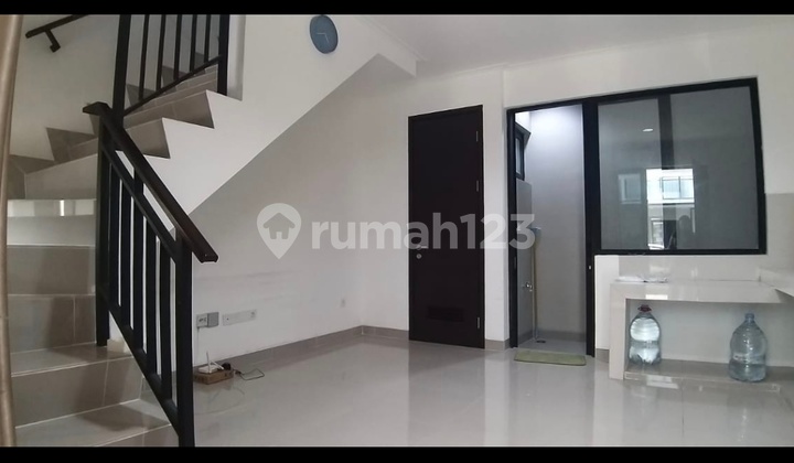 Disewa Murah Rumah Pik Milenial 4,5x10 2kamar Tidur Semi Furnish