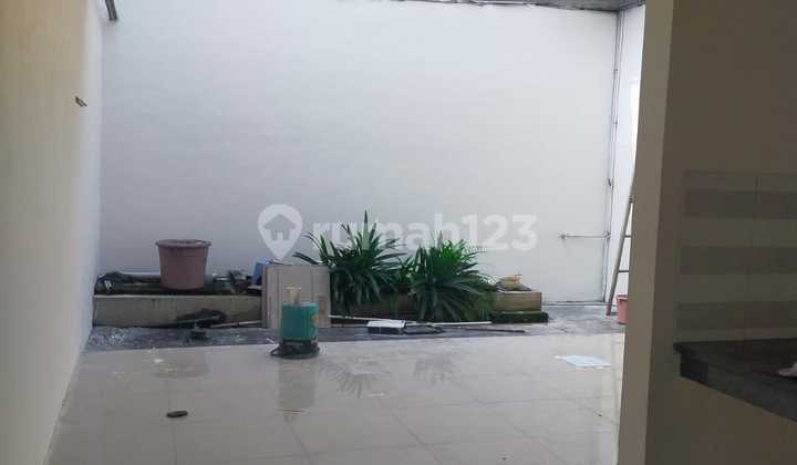 Disewakan RUmah Furnished di Taman Kopo Indah 5 2