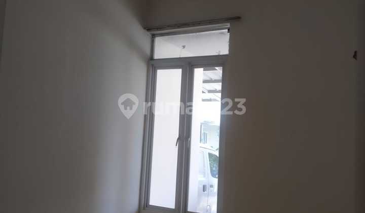 Disewakan Rumah Siap Huni di Taman Kopo Indah 5, Cluster Sommerville 2