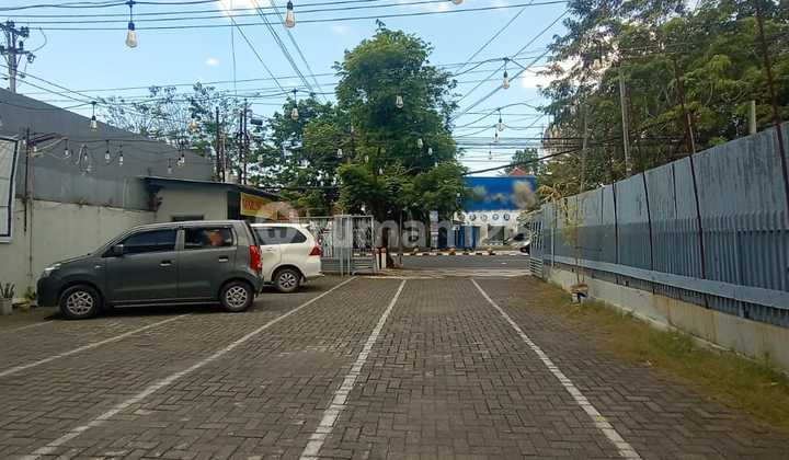 Ruang Usaha Pusat Kota Semarang Lyl1y4n4