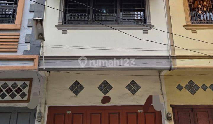 Dijual Townhouse di Jalan Pasar 3 Krakatau Hadap Utara 1