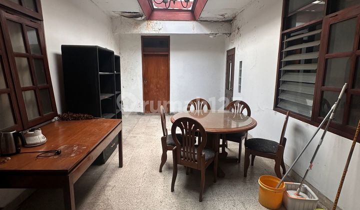 Dijual Rumah Tua Hitung Tanah Saja di Jl. Bangka, Kemang Jakarta Selatan