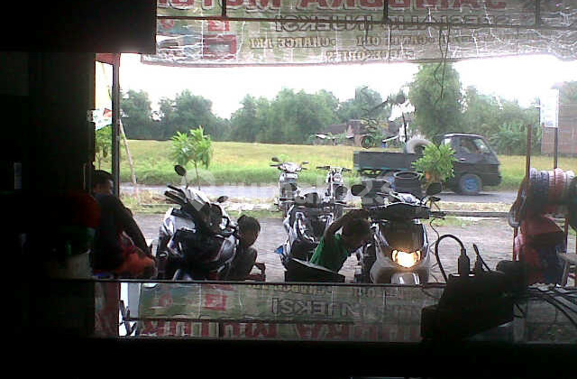 Motorcycle Workshop Business, Busy Shop House, Tools, Strategic Team, Candi Sidoarjo 2