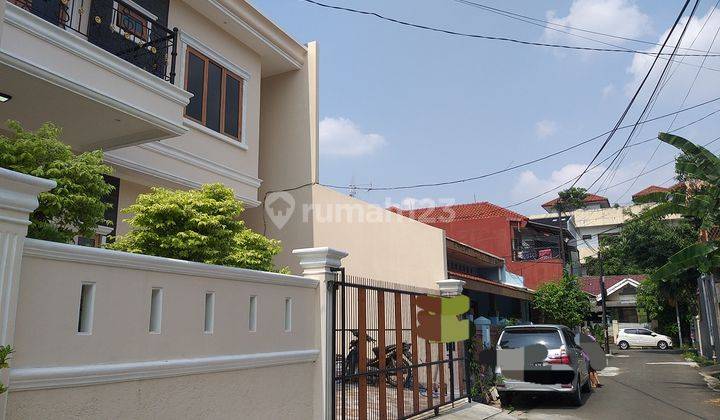 Rumah baru di Pulo asem Jaktim 2 Lantai SHM Barat 2