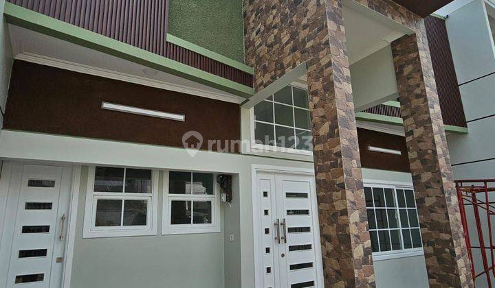 Rumah di Pulomas jakarta timur 2 Lantai SHM Sudah Renovasi Utara 1