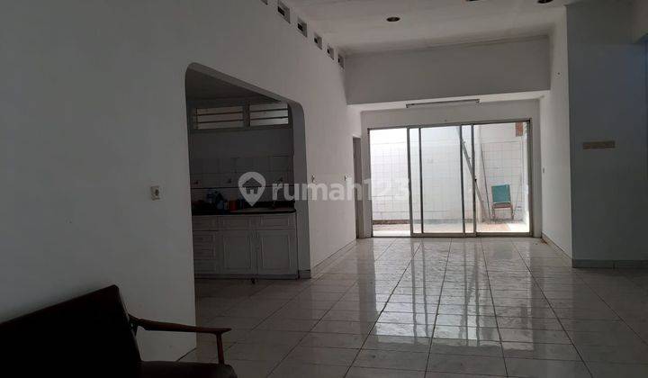 Rumah di Kedoya Azalea jakbar SHM Butuh Renovasi Barat kt 3  2