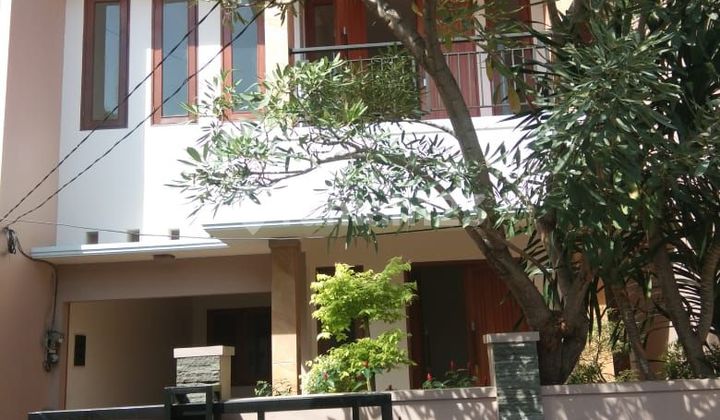 Rumah di Kemang jaksel brand new 2 Lantai shm