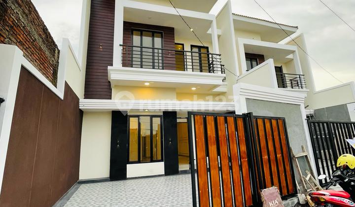 PROMO SPESIAL! Rumah Baru Gress Lebar 7 dengan LT 150m² LB 300m², Area Strategis Rungkut
