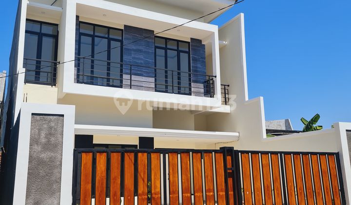 For Sale: Under Construction House in Rungkut Surabaya, Width 9m, Land Area 180m² 2