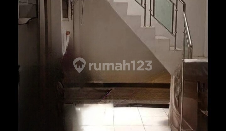 For Sale at a Loss: House in Sutorejo Housing, Surabaya, Close to 2 State Universities 2
