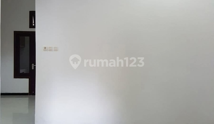 Sell Ready-to-Live House in Mulyosari Surabaya Near Pakuwon City 2