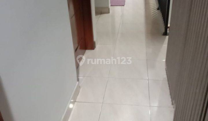 Dijual Rumah 3 Lantai SHM 4kt di Taman Royal Cluster Albasia 2