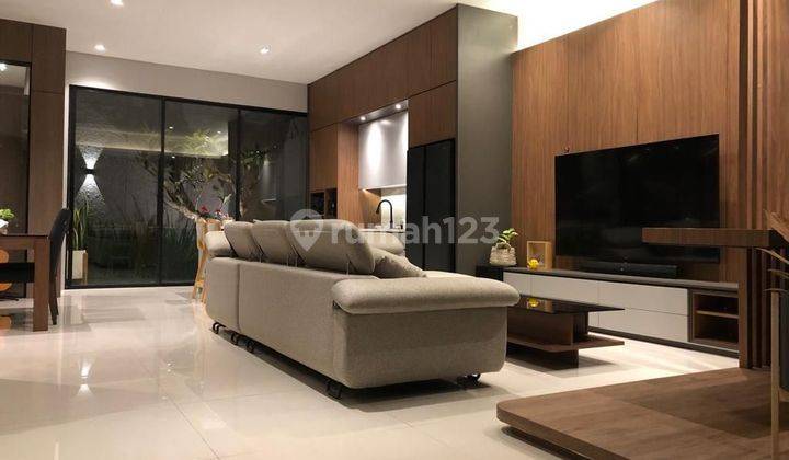 Jual Rumah di Singgasana Pradana Smarthome Full Furnished 1