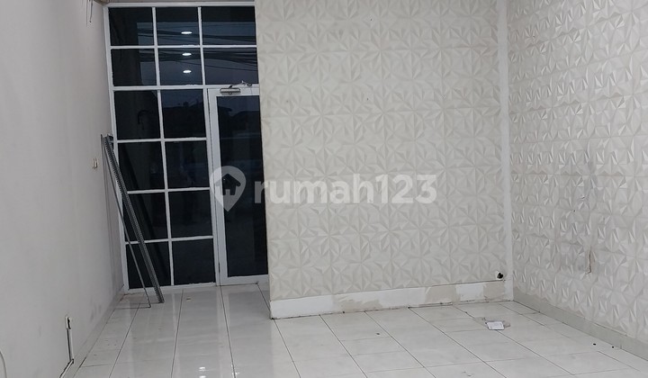 Minimalist shop house in the heart of the hustle and bustle on Jalan Abdullah Safei 2
