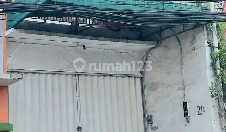 Ruko minimalis di tengah keramaian di Jalan Abdullah safei