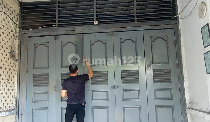 Ruko gandeng sudah renovasi dan siap huni di Cengkareng Ruko gandeng sudah renovasi dan siap huni di Cengkareng