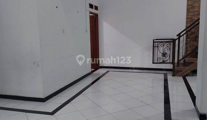 Rumah cantik satu setengah lantai di Tebet barat 2