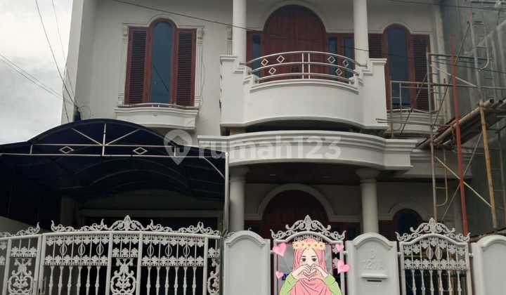 Disewakan Rumah Bagus 2 Lantai di Gudang Peluru