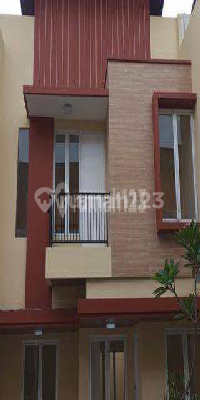 Rumah townhouse cantik dan siap huni dgn harga ekonomis Rumah townhouse cantik dan siap huni dgn harga ekonomis