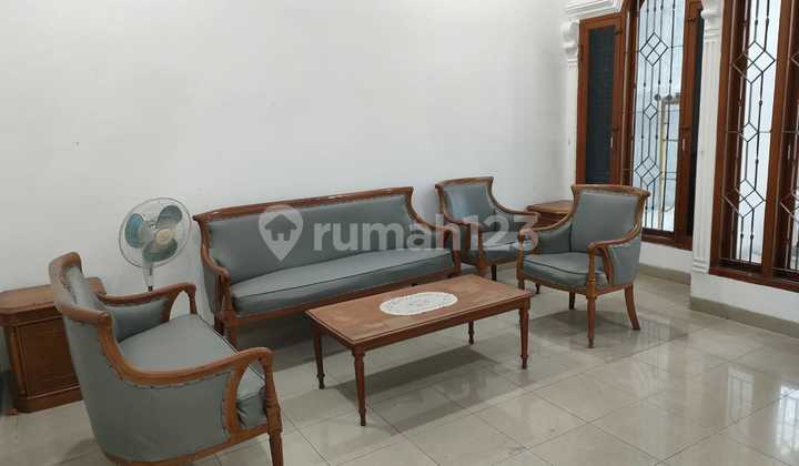 Disewakan Rumah Bagus 2 Lantai di Gudang Peluru 2