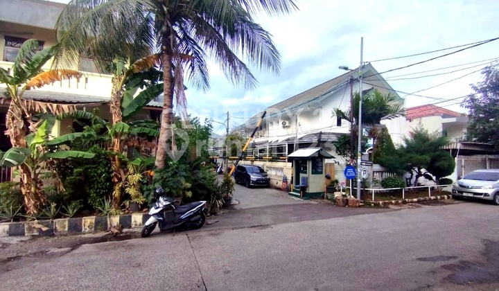 FOR SALE 3-STORY HOUSE WITH CERTIFICATE STRATEGIC PROFIT IN KELAPA GADING