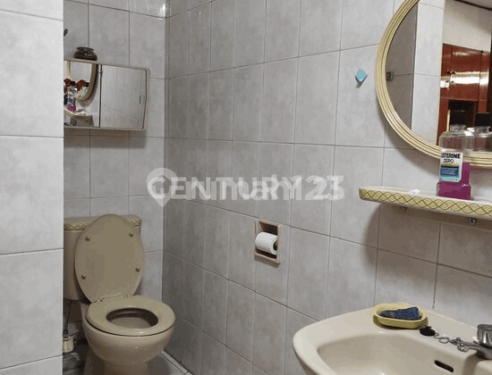 House in Cempaka Putih Tengah, Central Jakarta, Land Area 260m2 2