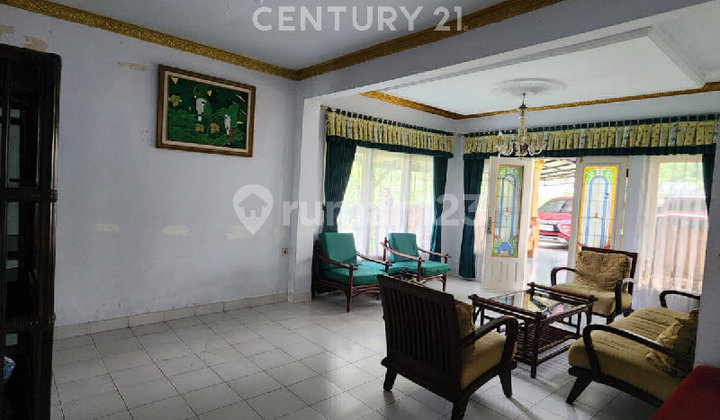 Villa with a Lush Environment in the Cipanas Area