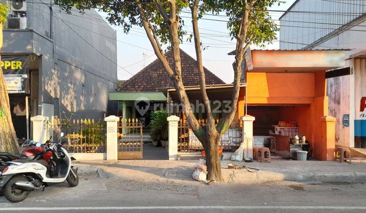 Rumah Strategis Ada Ruang Usaha Candimulyo Jombang Kota 1