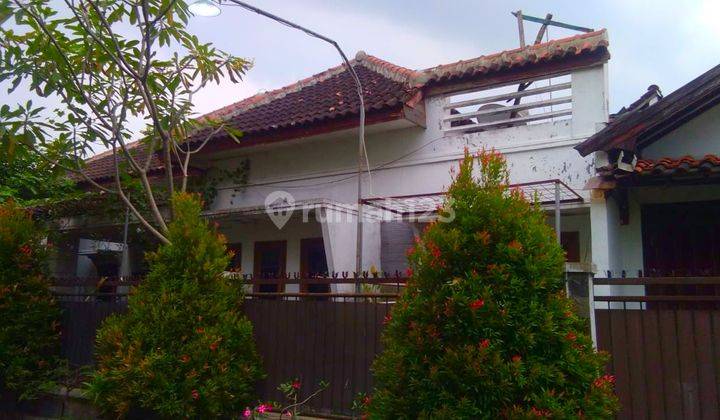 Rumah Berpagar Garasi Besar Di Dalam Perumahan Jombang Kota 2