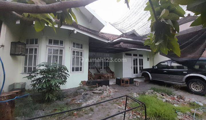 Rumah Berpagar di Jalan Bulevar Perumahan Jombang Kota 1