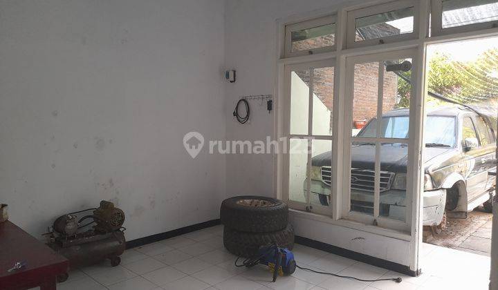 Rumah Berpagar di Jalan Bulevar Perumahan Jombang Kota 2