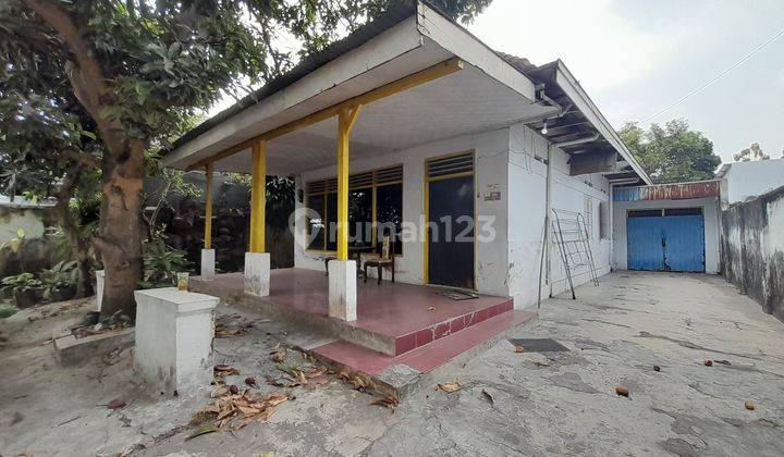 Rumah Berpagar Samping Jalan di Jombang Kota 2