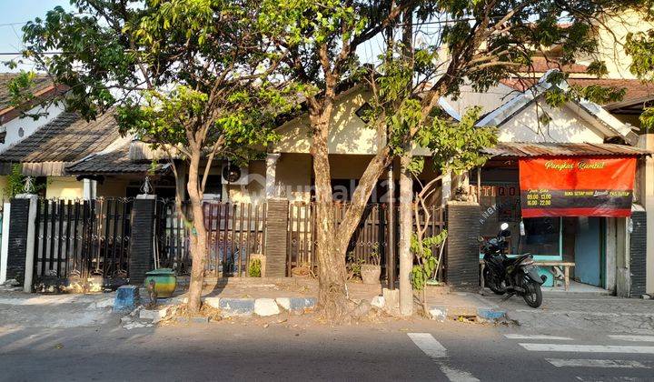 Rumah Berpagar Ada Ruang Usaha Pinggir Jalan Tengah Kota Jombang 1