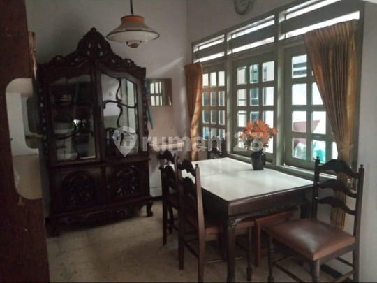 Strategic Certificate Property House next to the main road in Central Jombang. 2