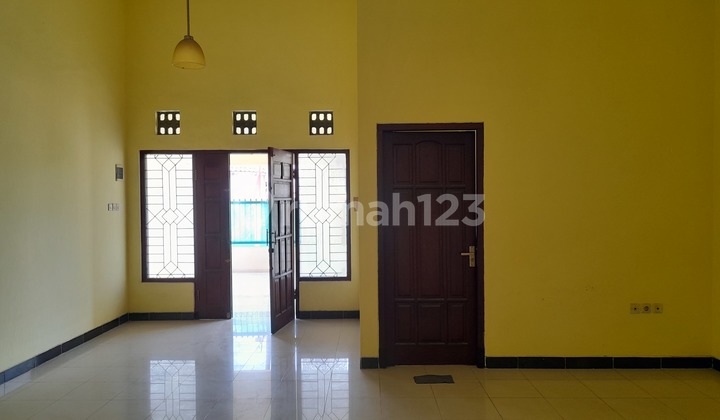 For Rent Spacious House in Wisma Mojongapit Indah, Jombang 2