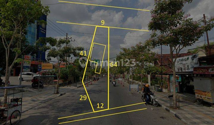 Rumah Tengah Kota Bojonegoro Nol Jalan Strategis 2