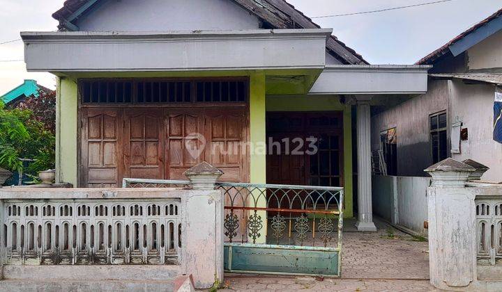 Rumah + Ruang Usaha di Samping Jalan Desa Mojongapit, Jombang  1