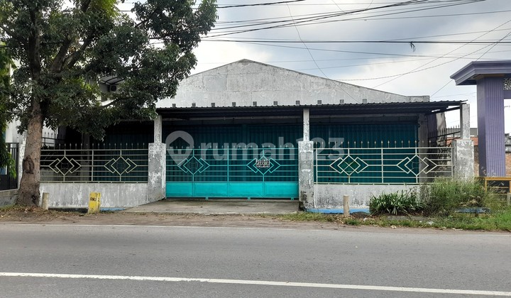 Shop House on the Main Road Side, Mojongapit, Jombang 1