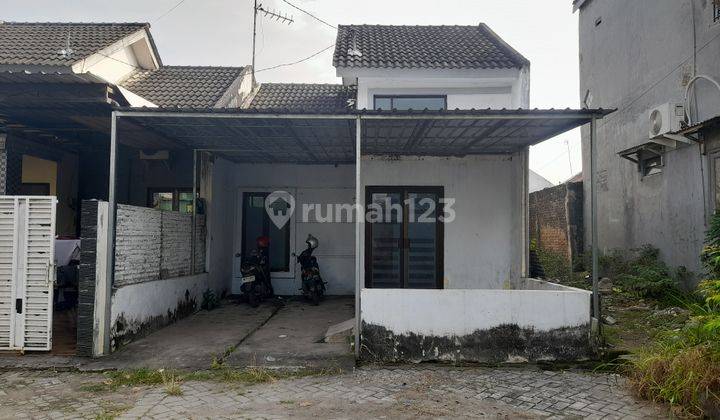 Strategic & Comfortable House in Mojongapit Jombang Housing Complex 1
