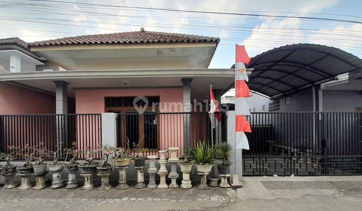 Rumah Mewah di Hayam Wuruk, Jombang Kota, Garasi Luas, SHM 1